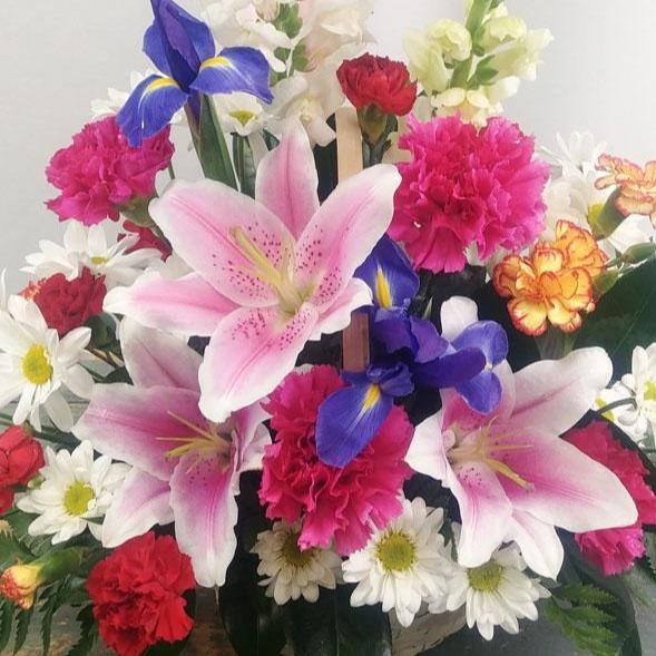 COLORFUL SURPRISE BASKET