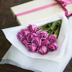 Box - 1 Dozen Boxed Roses (Multiple Colors Available)